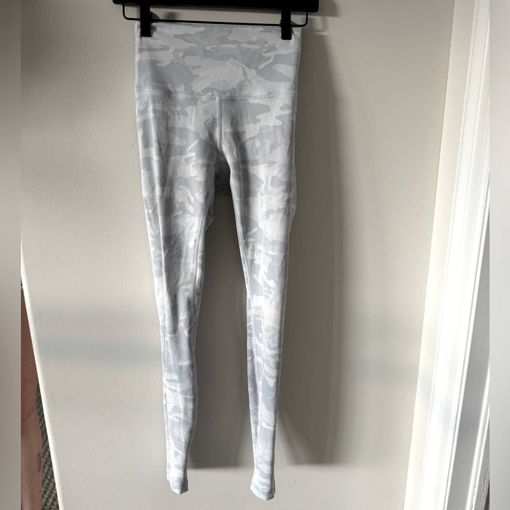 Lululemon Wunder Train White Camo 25” Leggings; Size 4